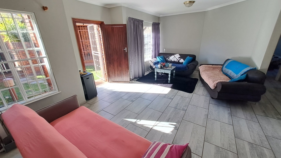 2 Bedroom Property for Sale in Langenhovenpark Free State